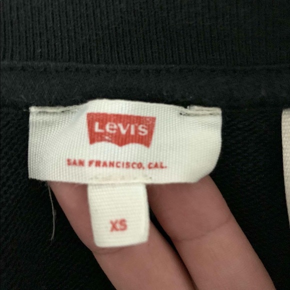 Black Levi’s crewneck sweater - Picture 2 of 2